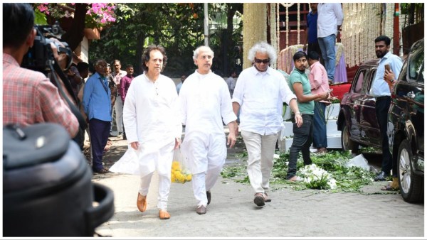 Zakir Hussain at Pankaj Udhas's funeral. 