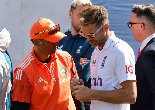 Dharamsala Test: Rahul Dravid with Jimmy Anderson