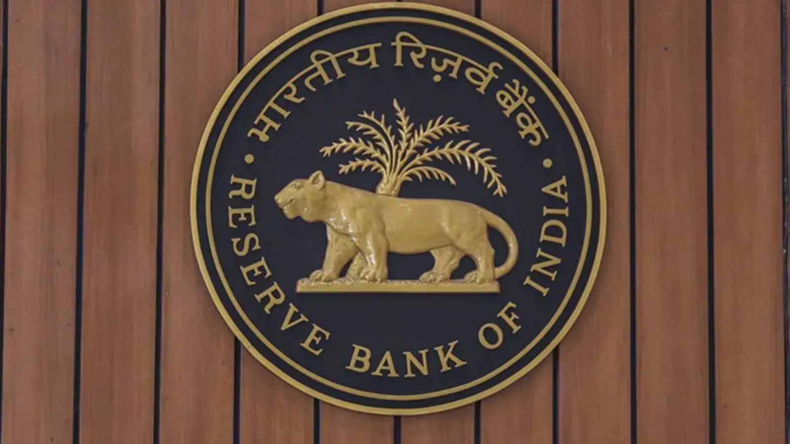 RBI Bars IIFL Finance From Sanctioning, Disbursing Gold Loans ...