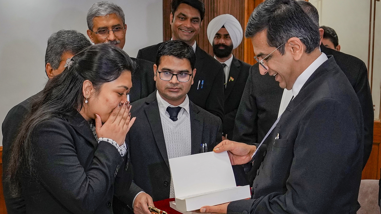 CJI honours SC cook’s daughter set to pursue masters in law in US