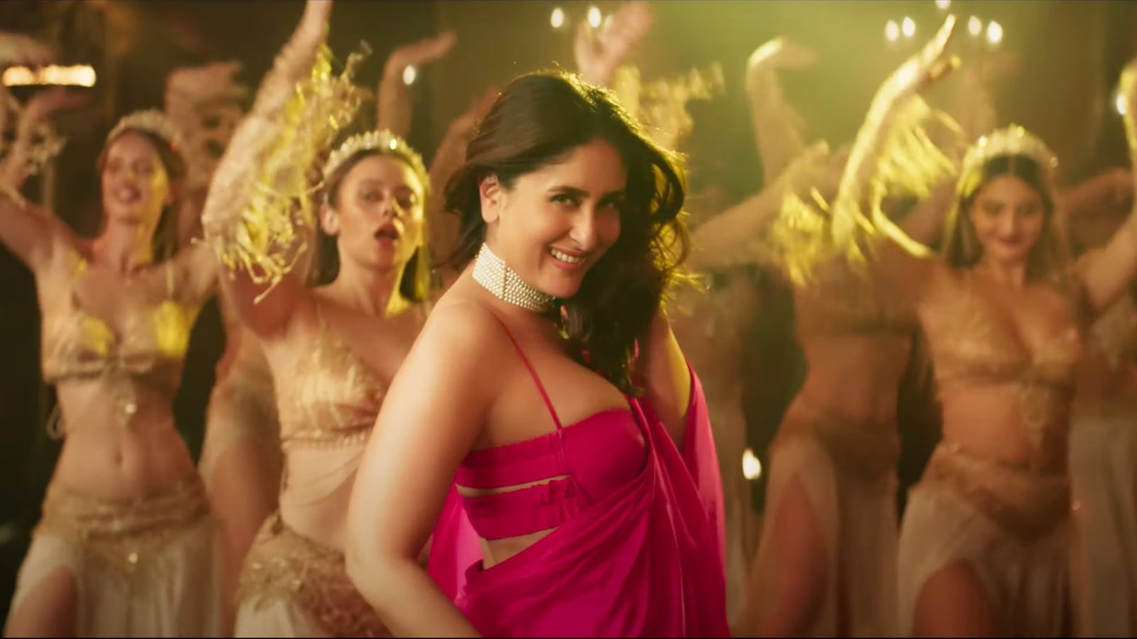 choli ke peeche crew - kareena kapoor ke mp3 song download