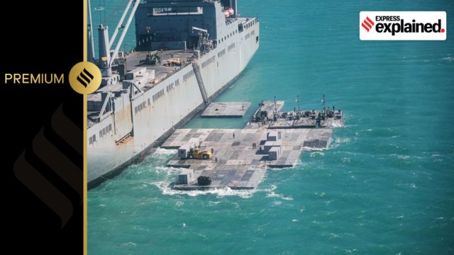 FLOATING PIER