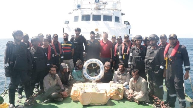 Pakistani Boat With 6 Crew Members Apprehended Off Gujarat Coast Drugs Worth Rs 480 Crore