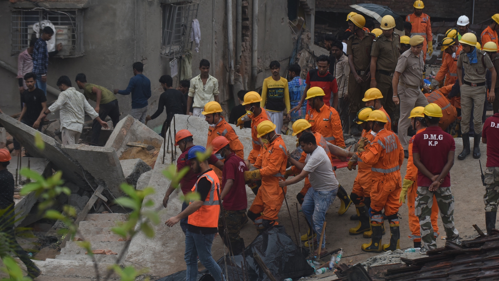 Kolkata building collapse: Toll at 12, KMC issues 10-point SOP for ...