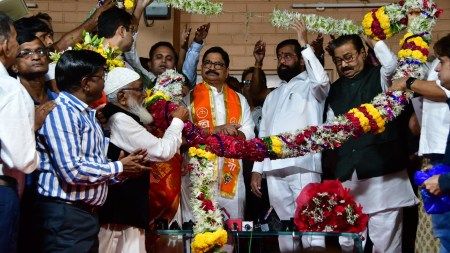 Uddhav Thackeray, Uddhav Thackeray aide, Ravindra Waikar, Eknath Shinde, Shinde led Sena, Shiv Sena, CM Eknath Shinde,