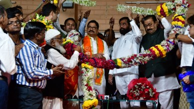 Uddhav Thackeray, Uddhav Thackeray aide, Ravindra Waikar, Eknath Shinde, Shinde led Sena, Shiv Sena, CM Eknath Shinde,