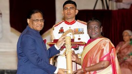 President Droupadi Murmu confers Bharat Ratna, the country's highest civilian honour, on former prime minister P.V. Narasimha Rao (posthumously) during a ceremony at Rashtrapati Bhawan, in New Delhi, Saturday, March 30, 2024. Rao's son P.V. Prabhakar Rao accepted the honour from the President. (PTI Photo/Shahbaz Khan)