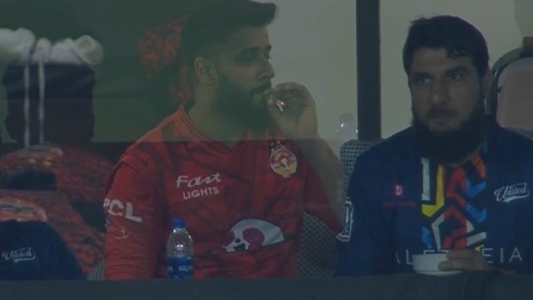 Pakistan Super League: Imad Wasim caught smoking after title-winning  5-wicket haul | Cricket News