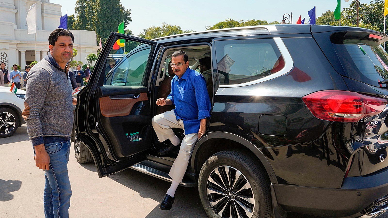 Delhi CM Arvind Kejriwal keeps date with court, gets bail in ED summons ...