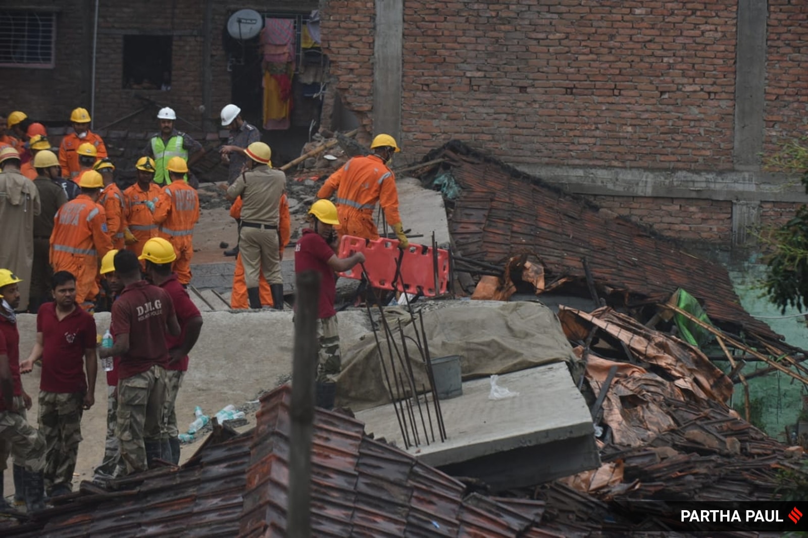 kolkata building collapse