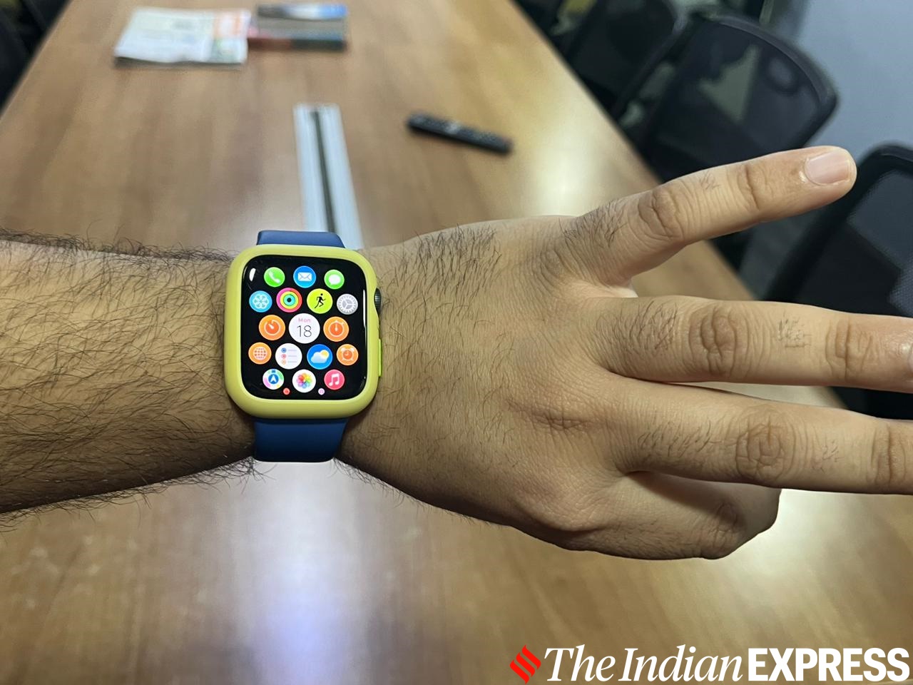 I Controlled My Apple Watch Using Hand Gestures, And It’s Fascinating ...