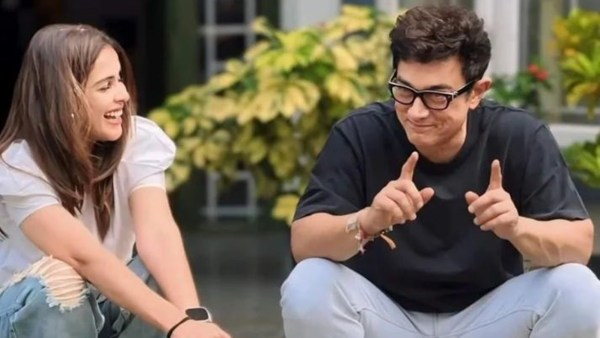 Genelia d'Souza و Aamir Khan على مجموعات Sitaare Zameen Par.