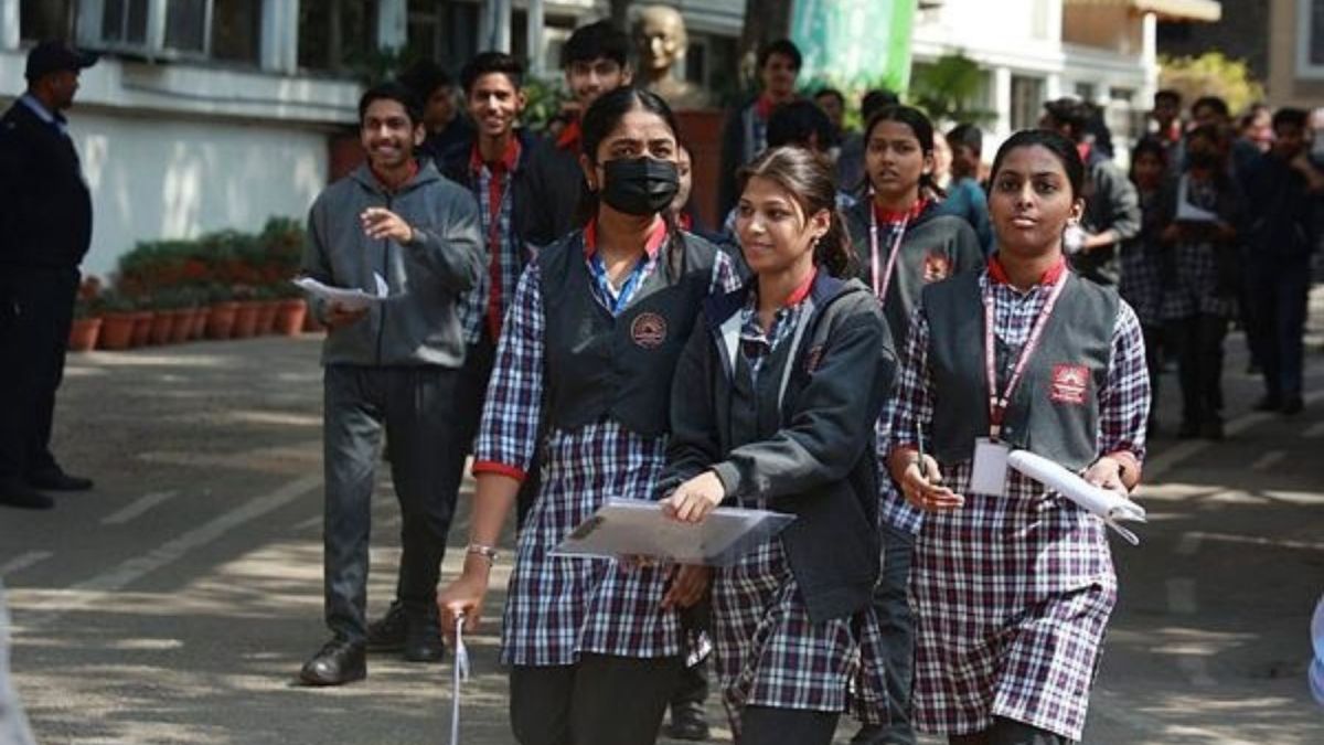 CBSE Class 10 Paper Analysis: CBSE held the maths paper today. Lets check exam analysis and feedback from students