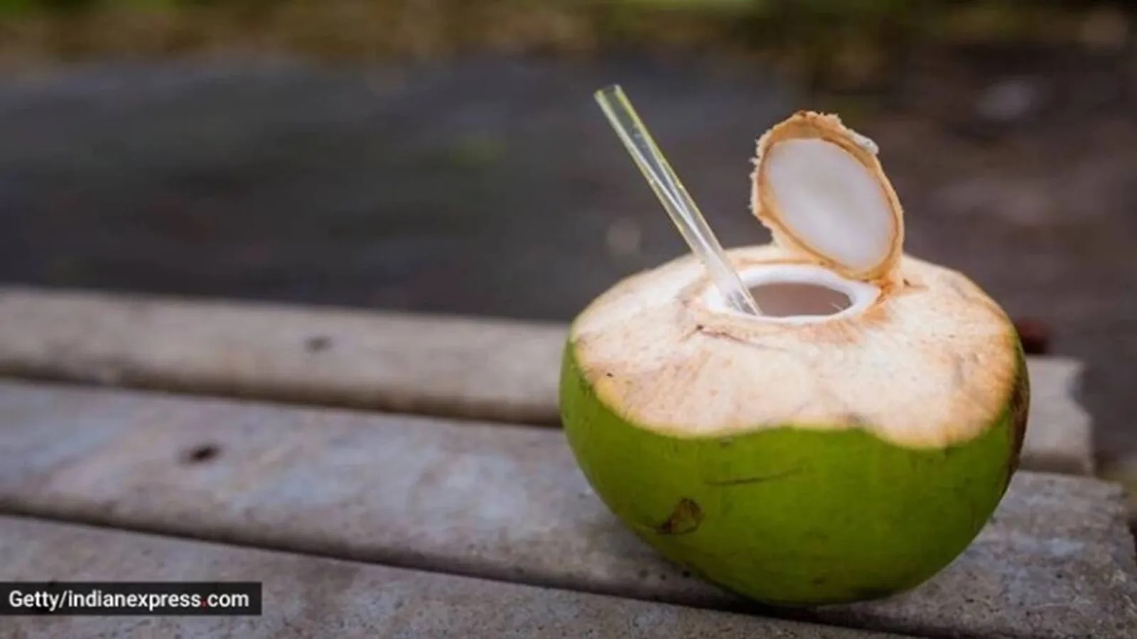 The pros and cons of drinking coconut water with lemon every