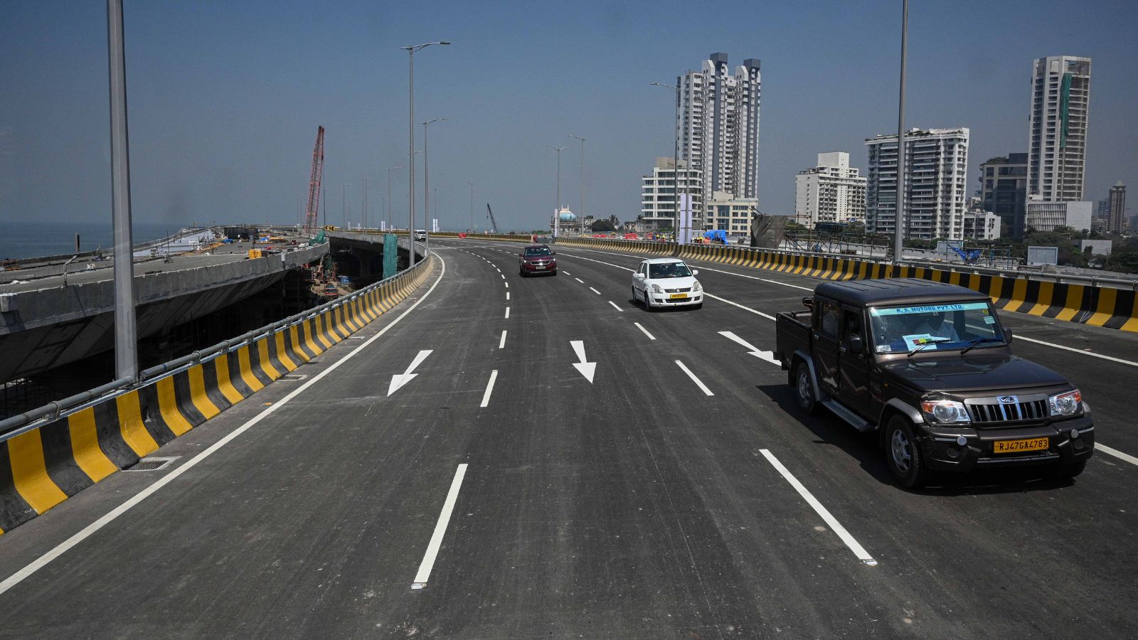 Mumbai: Cantilever portion of Kalanagar road overbridge to be rebuilt in  six months | Mumbai News - Times of India
