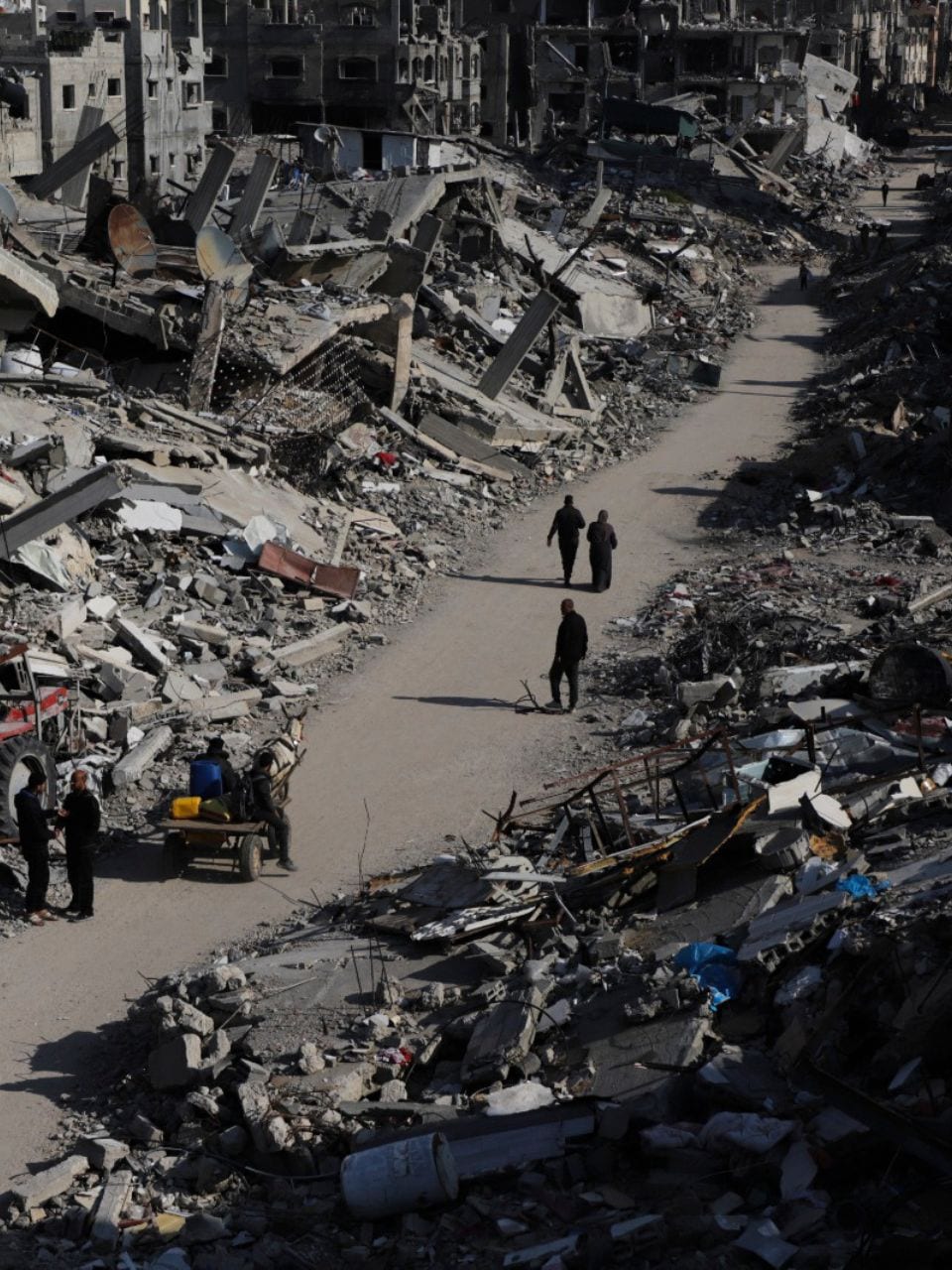 Israeli forces kill over 100, Palestinian deaths in Gaza pass 30,000
