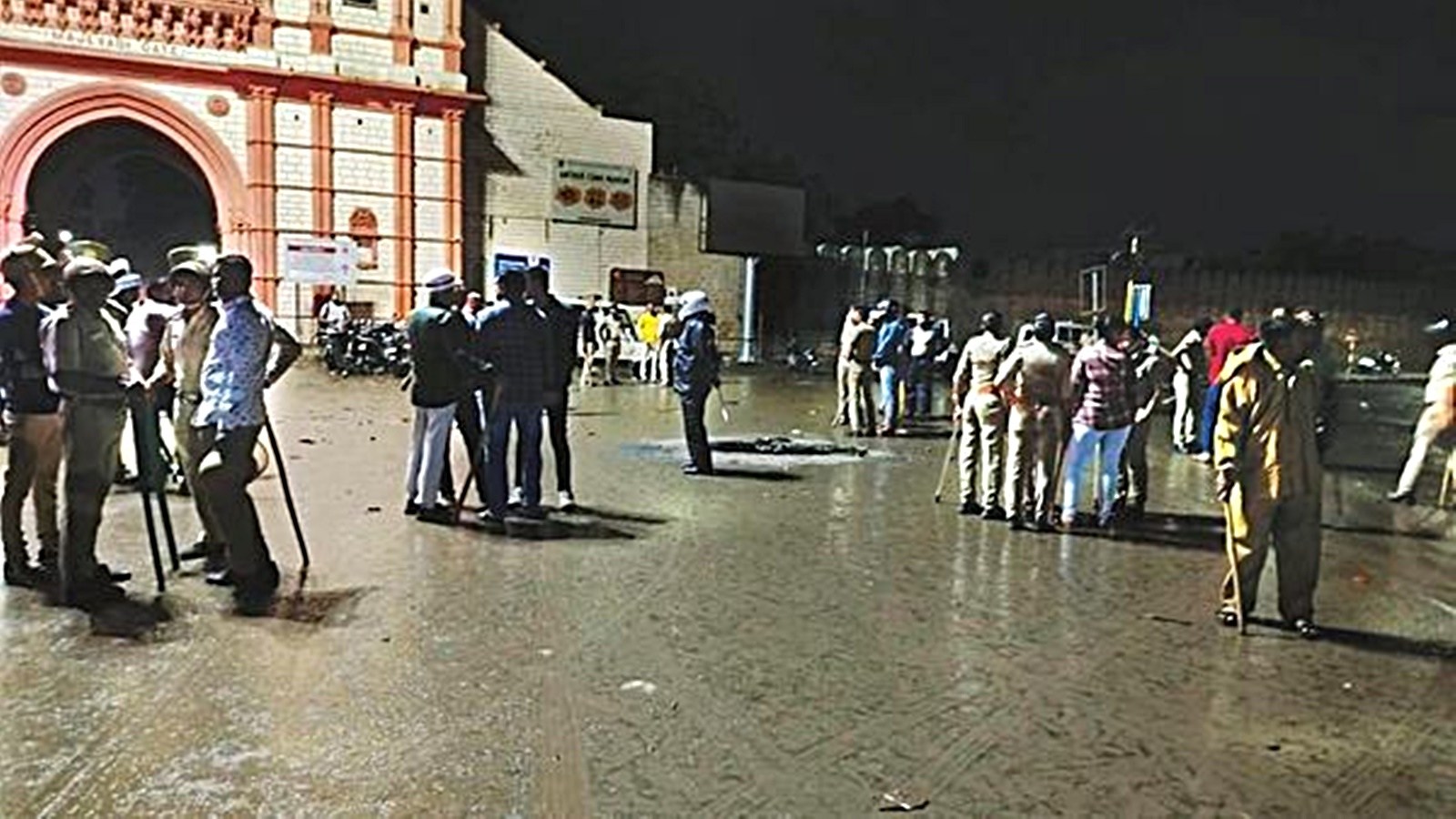 Junagadh Riots Authorities raze down dargah, temple built on encroached land in ...