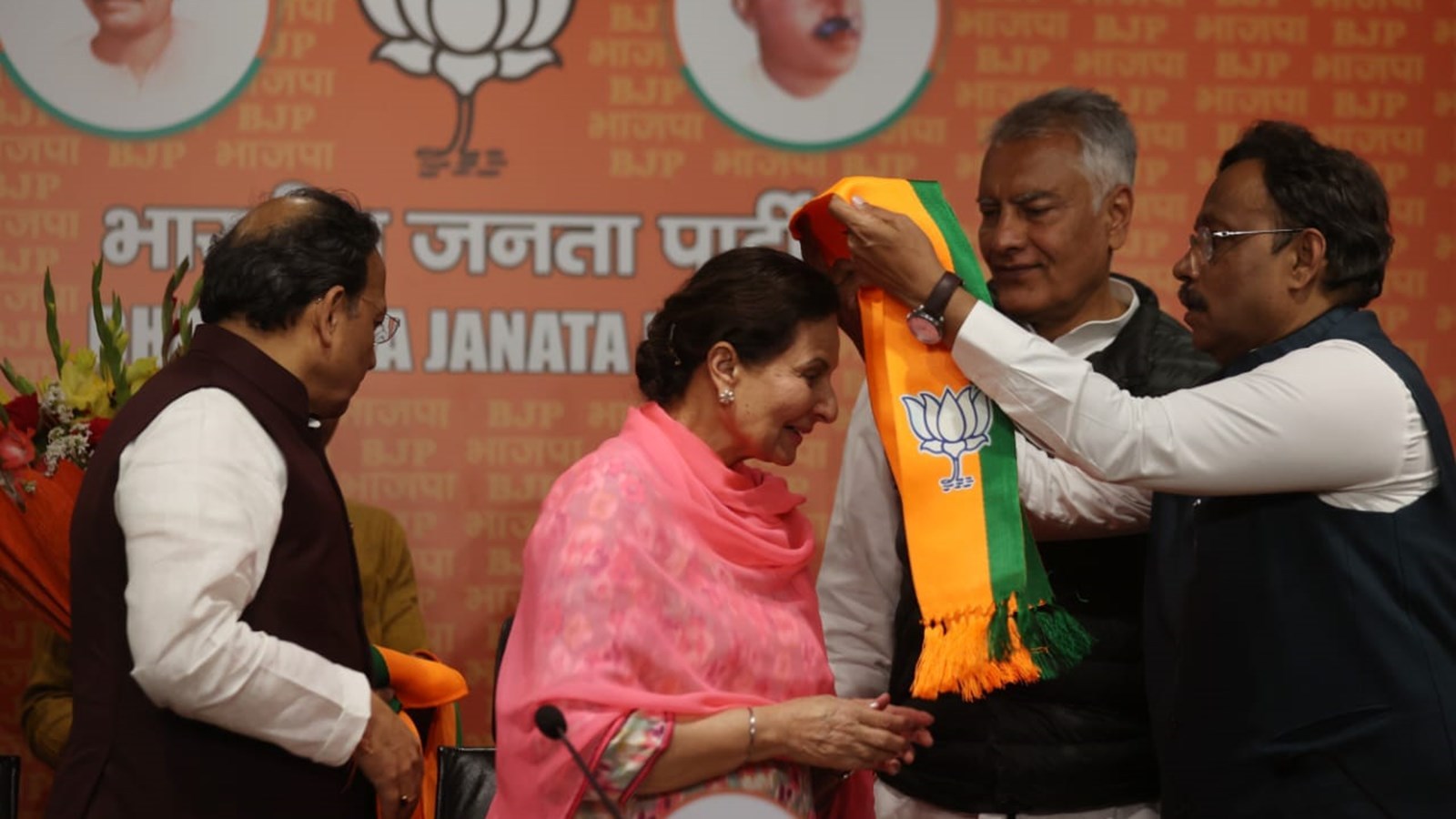 Suspended Congress MP Preneet Kaur joins BJP | India News - The Indian ...