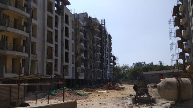 Dwarka new residential complex, dwarka complex construction quality, delhi PWD, Dwarka Sector 19 complex, Public Works Department, dwarka residential complex construction flaws, vigilance inquiry against engineers, delhi govt blacklisted project, indian express news