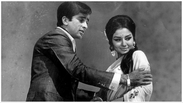 Shashi Kapoor and Sharmila Tagore starred in many films like Waqt, Aa Gale Lag Jaa, Aamne- Saamne, Suhana Safar and more