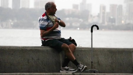 City records hottest day of season at 38.8°C, but no heatwave warning for now