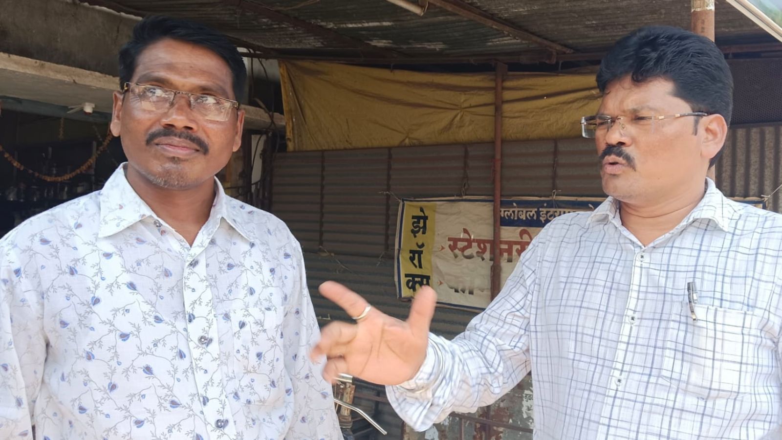 Manoj Kango (right) and Narendra Pungati of “Nakshalgrasta Va Nakshal Pidit Sanghatna”
