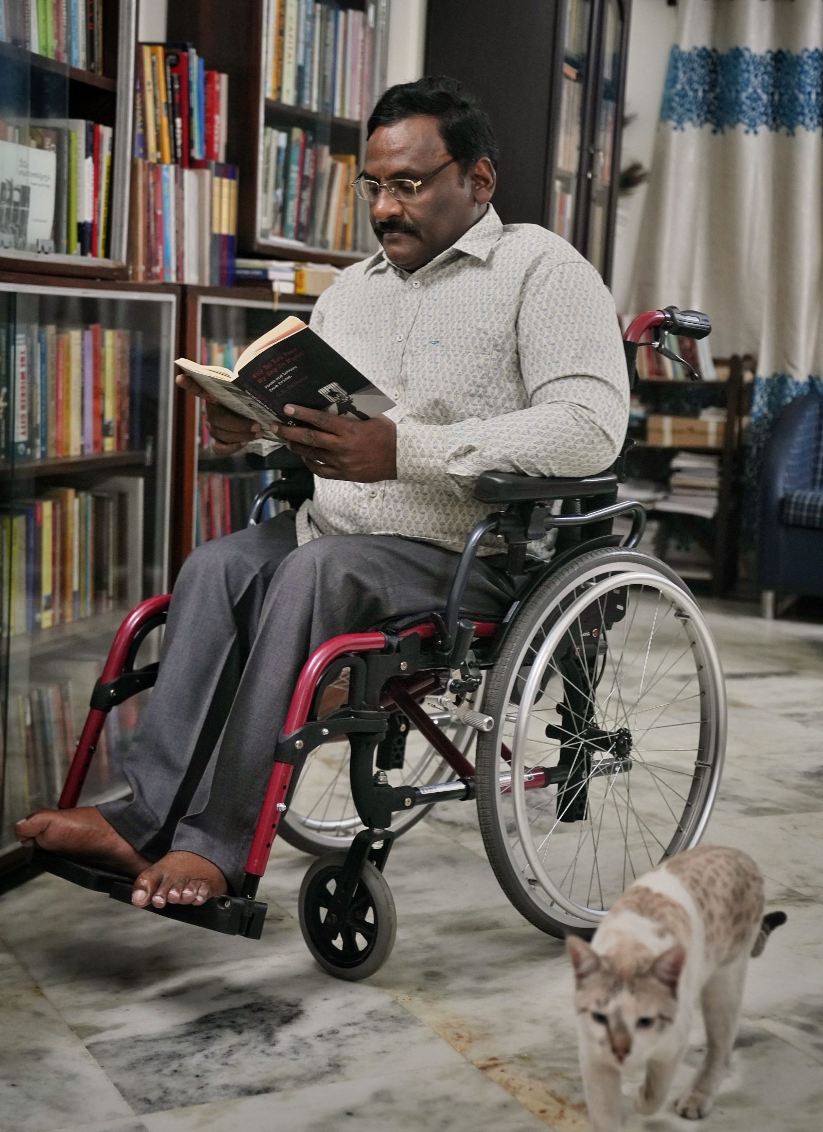 As word of the “teacher” in prison got around, other prisoners, and even the jail staff, came to him for classes in English and literacy. (Express Photo by Abhinav Saha)