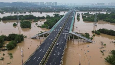 Rainstorms Devastate Southern China, Prompting Evacuations and Financial Losses