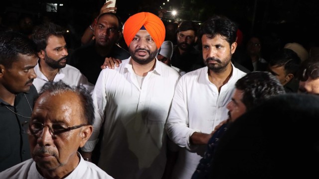 Ravneet Singh Bittu and Amrinder Singh Raja Warring when they led dharnas to protest against the arrest of Bharat Bhushan Ashu.