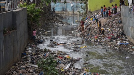Mumbai pollution, mumbai garbage collection, mumbai pollution complaints, garbage burning, Swachh Angan programme, BMC penalty collection, pollution norms violation, Brihanmumbai Municipal Corporation, pollution norms violators, BMC news, mumbai news, indian express news