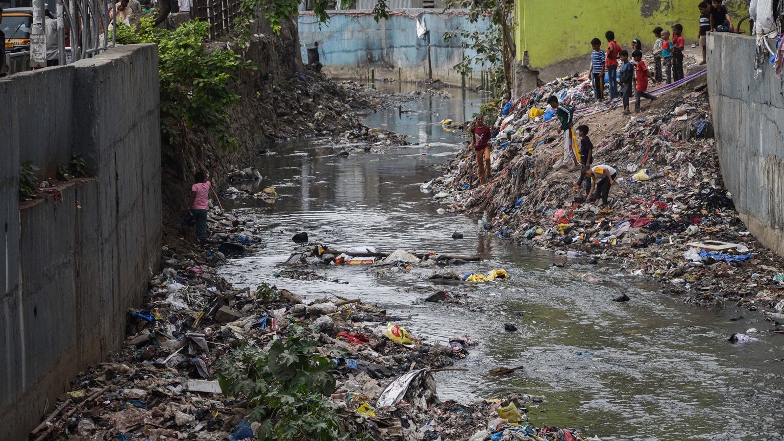 Mumbai pollution, mumbai garbage collection, mumbai pollution complaints, garbage burning, Swachh Angan programme, BMC penalty collection, pollution norms violation, Brihanmumbai Municipal Corporation, pollution norms violators, BMC news, mumbai news, indian express news
