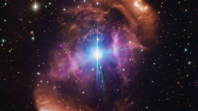 In most binary pairs, both stars are usually the same age, like twins. But that was not these case here. (ESO)