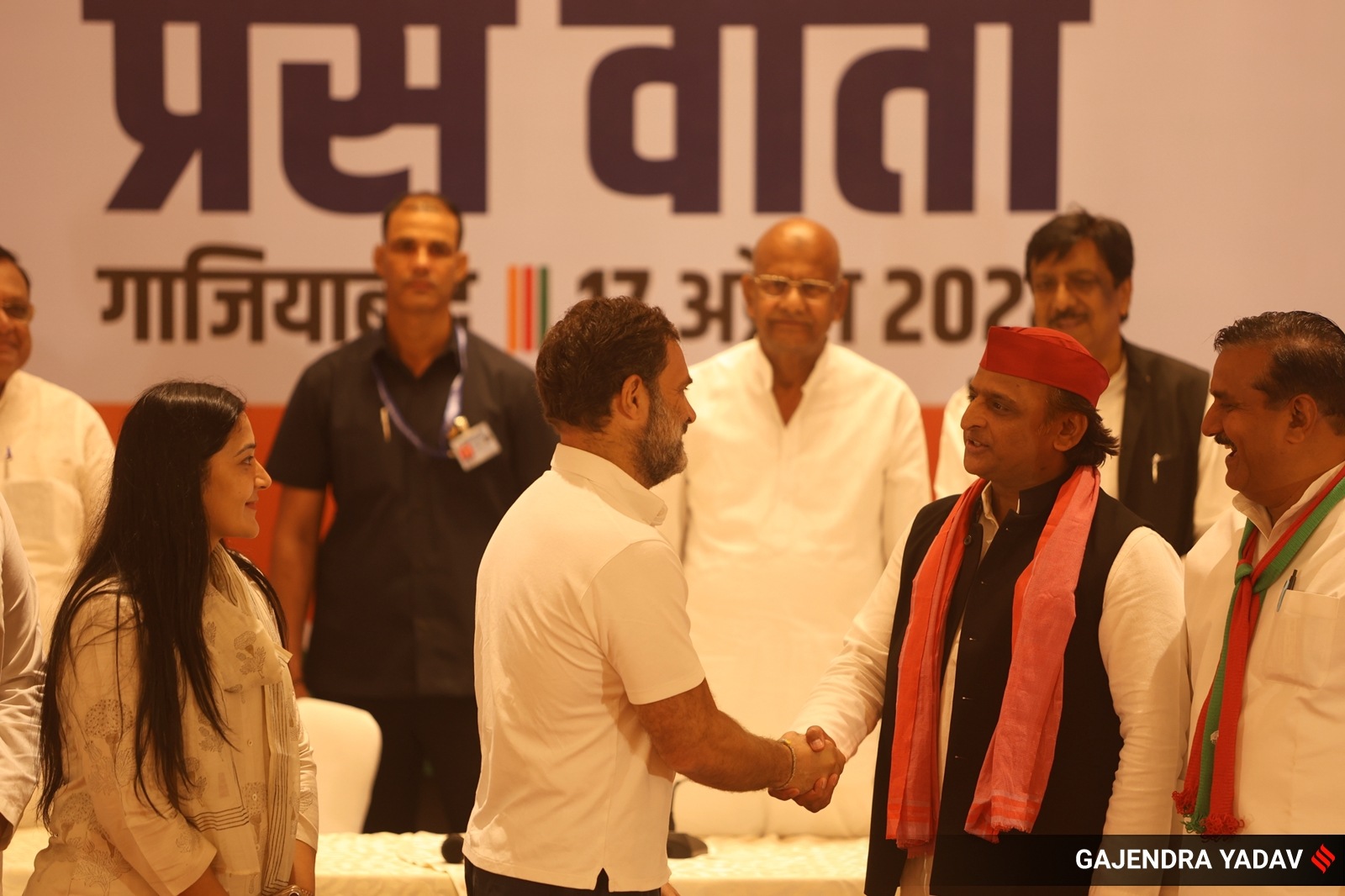 rahul gandhi, akhilesh yadav,