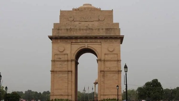 Delhi News Live Updates: Ice cream seller stabbed near India Gate