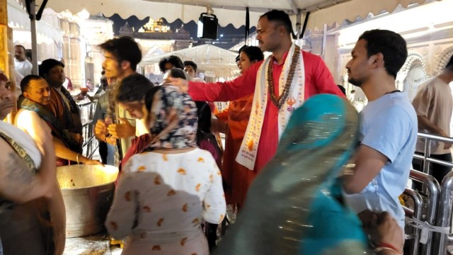 Priests’ attire and tilak on forehead— Varanasi police personnel posted ...