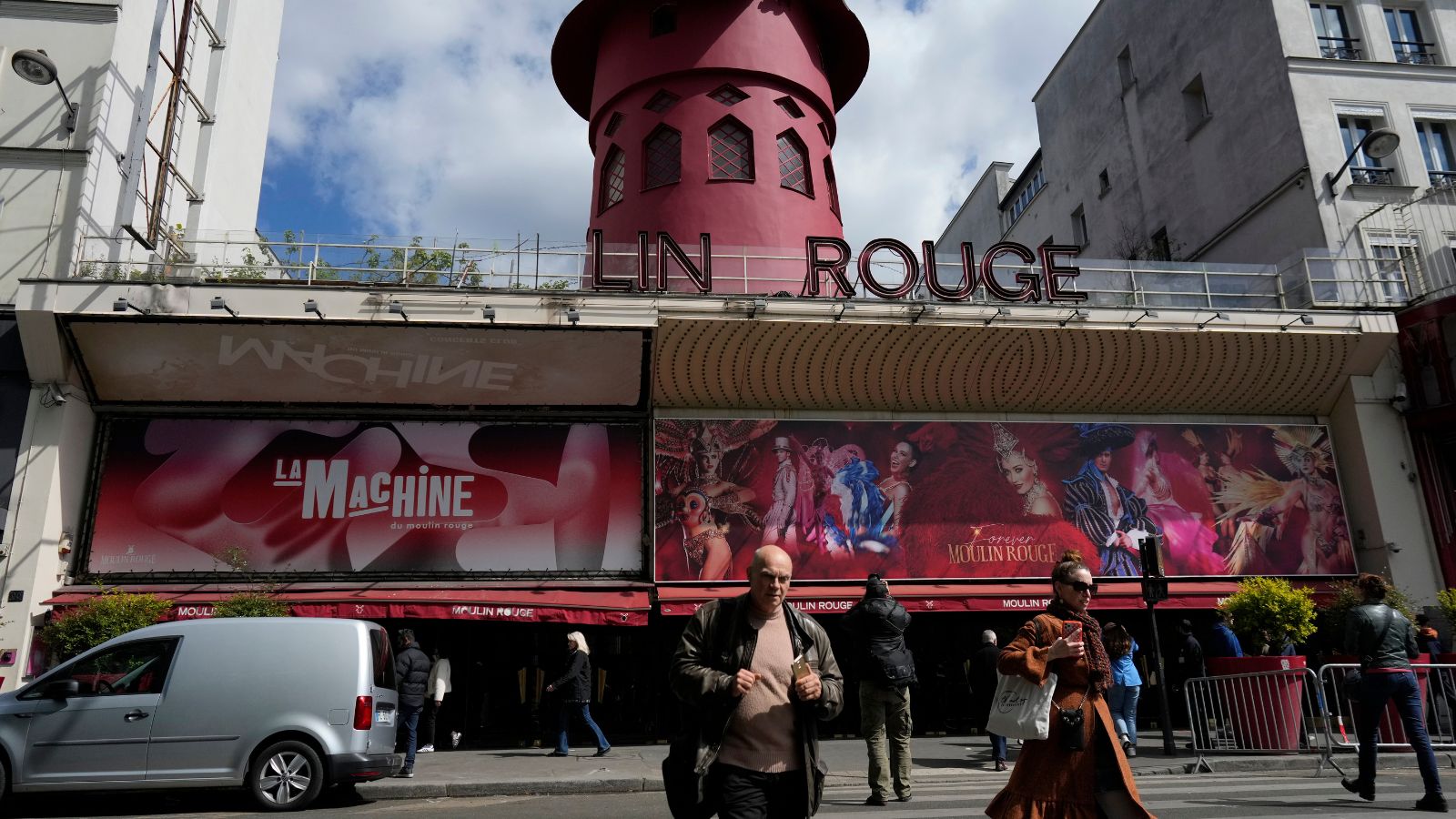 The windmill sails at Paris’ iconic Moulin Rouge have collapsed. No ...