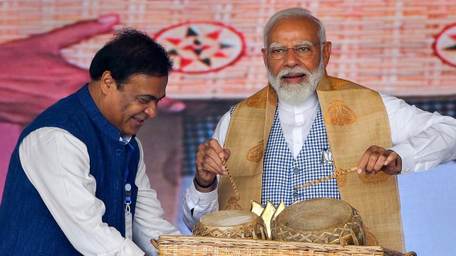 Watch | In Assam, PM Modi tries his hands at Nalbari’s traditional ...