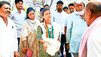 Praniti appeals to voters, Praniti Shinde, Congress’ Solapur candidate Praniti Shinde, Sushilkumar Shinde, Pune news, Pune news, Maharashtra news, Indian express news