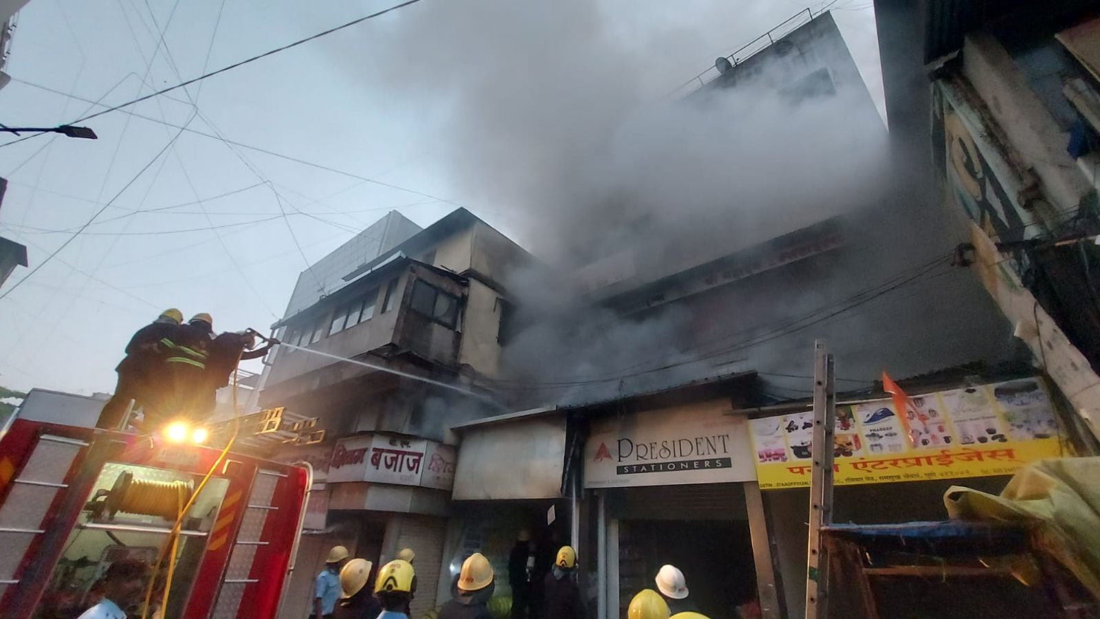 Watch: Fire breaks out at a commercial building in Pune’s Bohri Ali ...