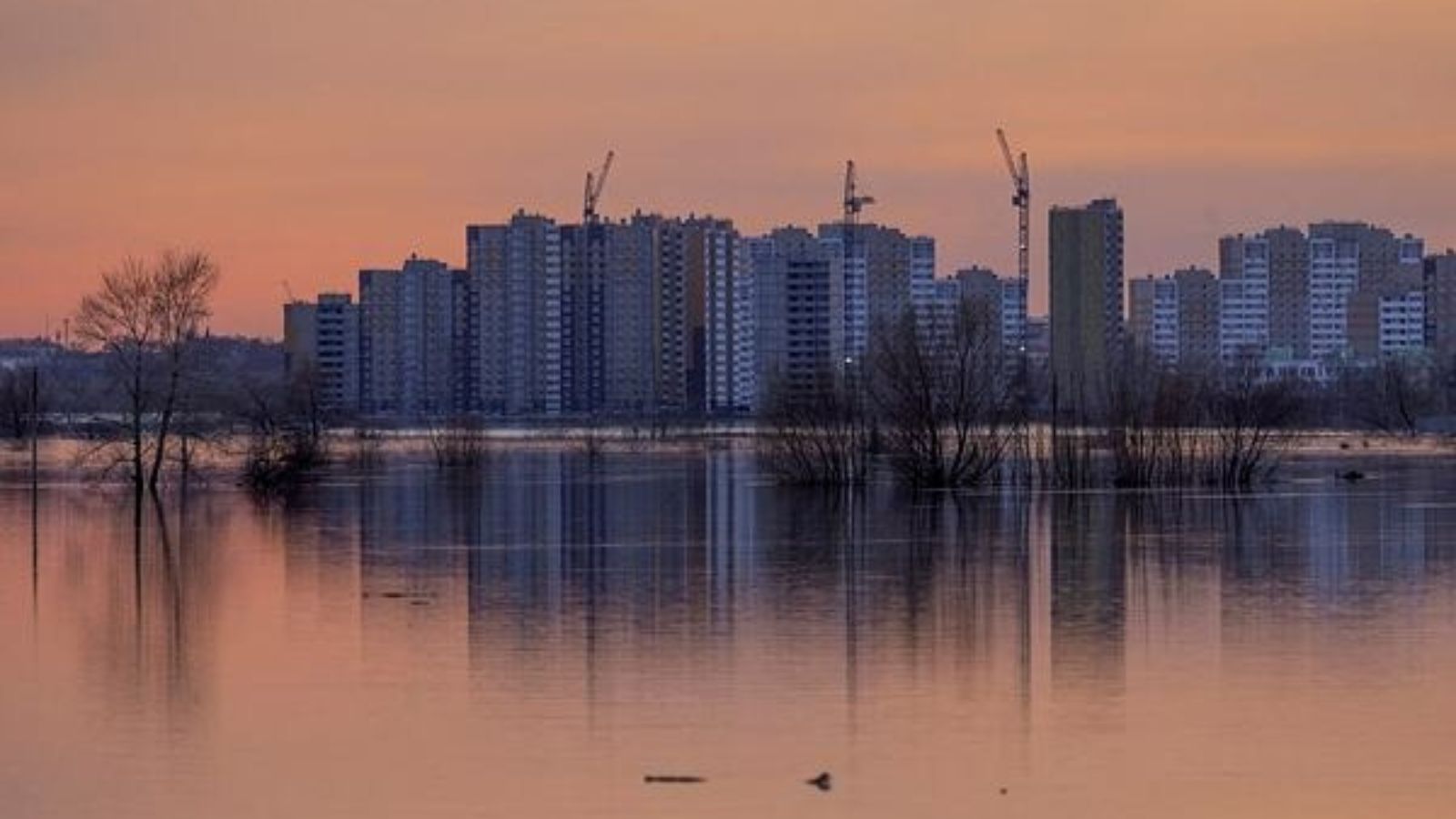 Nearly 12,000 homes flooded in Russian region bordering Kazakhstan as water levels keep rising - Vimarsana News
