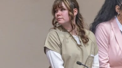 Hannah Gutierrez-Reed turns to look at her family during her sentencing hearing on April 15 (Photo: Sanchez Saturno/Reuters).