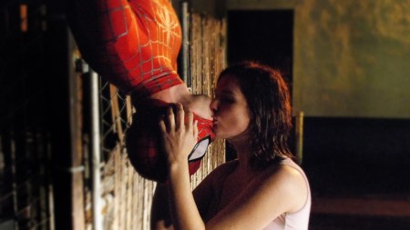 Kirsten Dunst opens up about the iconic upside-down kissing scene in Spider-Man. (Photo: YouTube/SonyPictures)