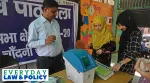 Election officers giving a demo for the VVPAT at a school in Daryaganj, Delhi.