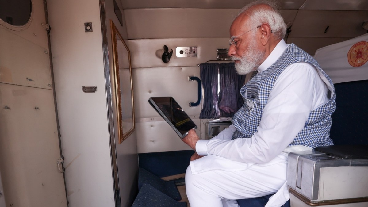 PM Modi watches the Surya Tilak ceremony of the Ram Lalla idol which was held in Ayodhya today. (X/@narendramodi)