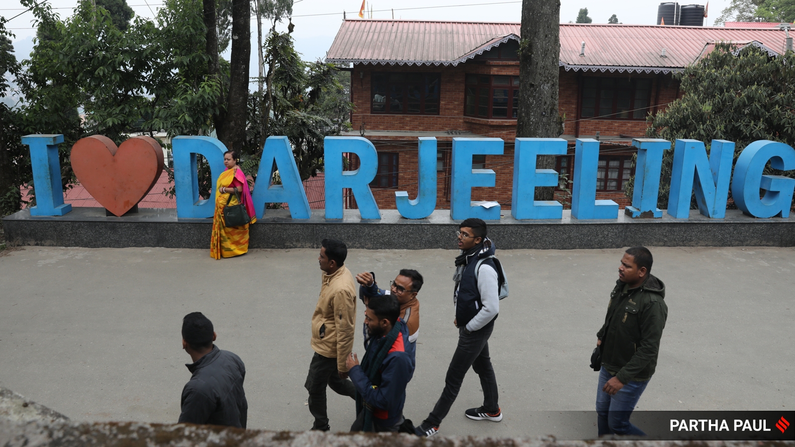 All hotels booked, Darjeeling sees a surge in tourists as rest of Bengal  reels under severe heat wave | Kolkata News - The Indian Express