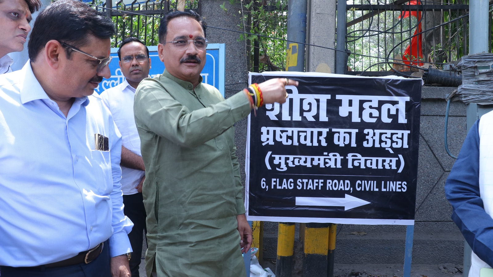 BJP Steps Up Attack Against CM Kejriwal With ‘Sheesh Mahal’ Hoardings ...