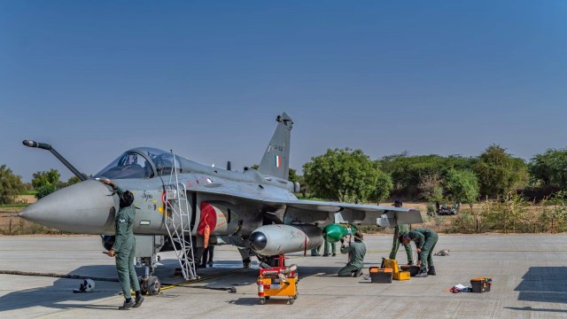 Defence ministry issues tender to HAL for procurement of 97 Tejas Mk-1A ...