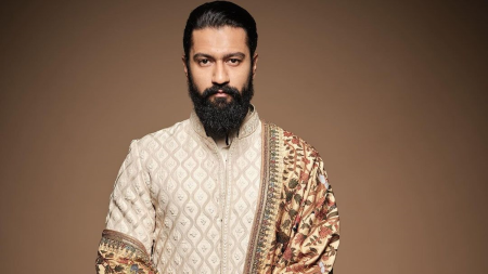 A couple of pictures, purportedly leaked from Chhaava's sets, showcasing Vicky Kaushal all decked up as Chhatrapati Sambhaji Maharaj have gone viral on social media, impressing both fans and netizens