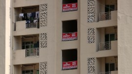 Lok Sabha poll campaigning, Noida Homebuyers, No registry No votes, Gautam Buddha Nagar constituency, Greater Noida, Noida housing societies, red banners at noida housing society balcony, NITI Aayog CEO Amitabh Kant, Uttar Pradesh govt, indian express news