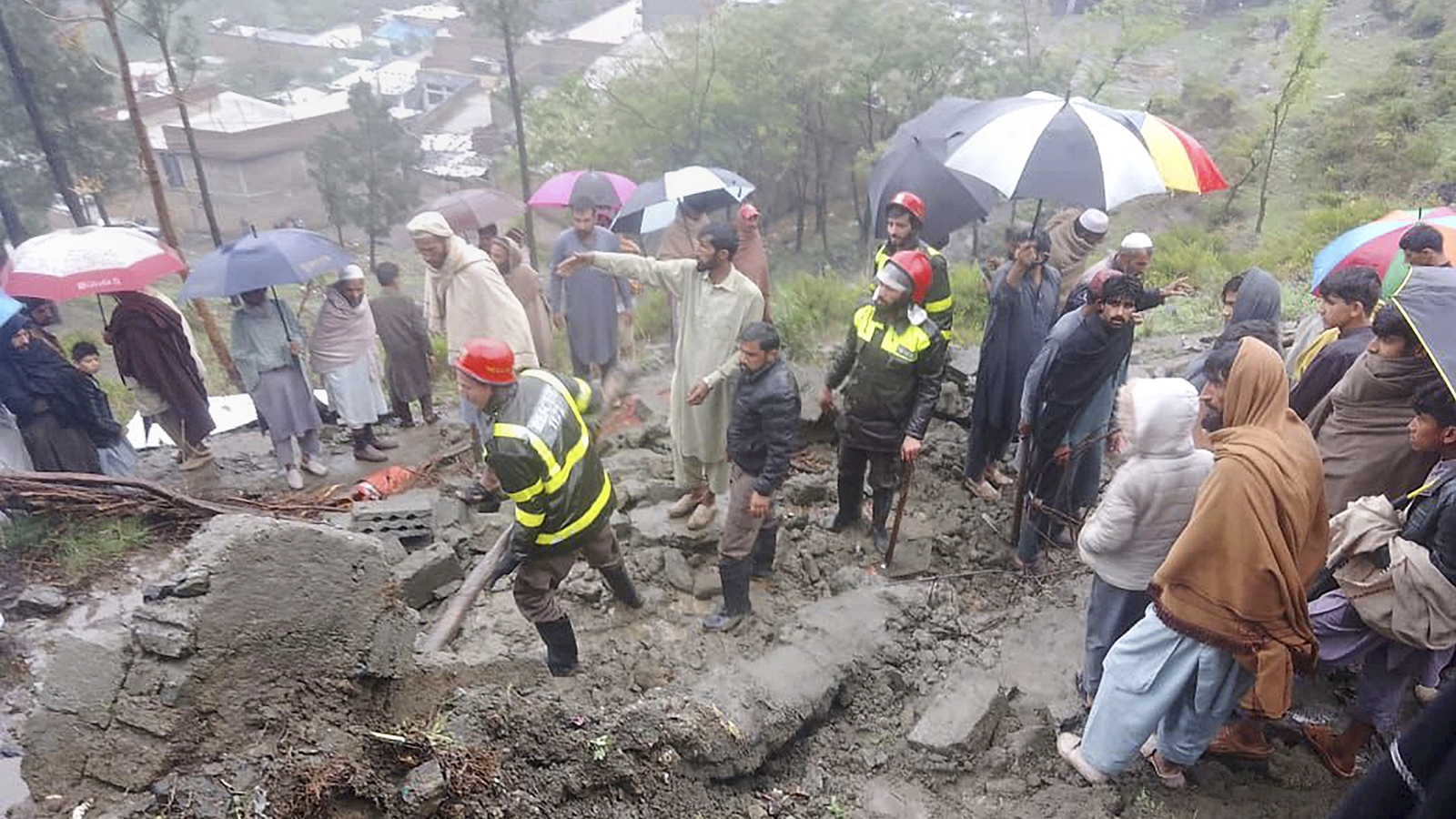 Pakistan Razwin 2 Death toll from 4 days of rains rises to 63 in Pakistan with more rain ...